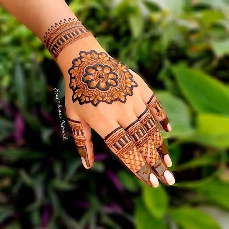 easy backhand mehndi designs