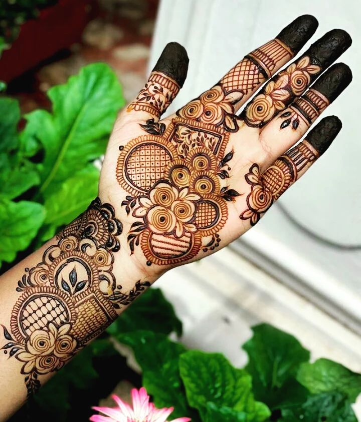 simple mehndi design photo