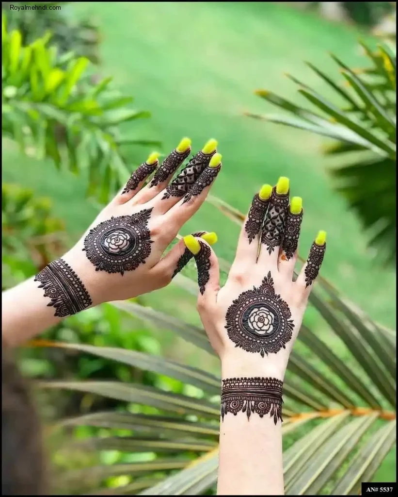 gol tikki mehndi design